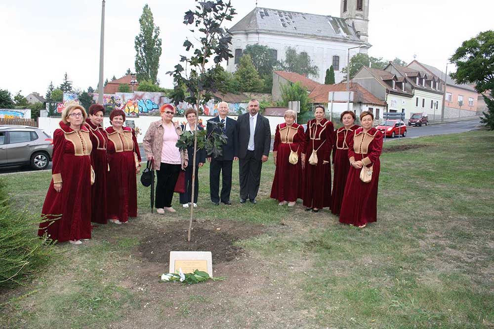 Faültetés Egri Borbarát Hölgyek